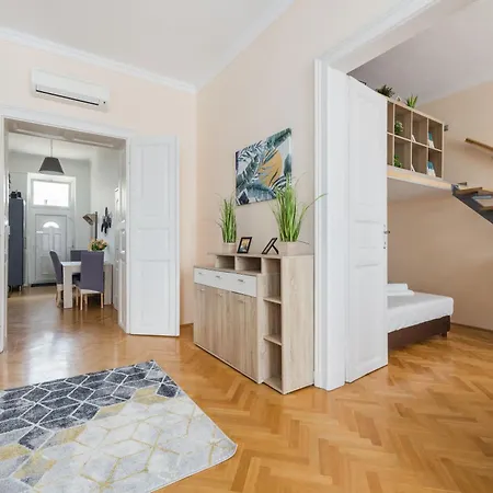 Reba Apartment *