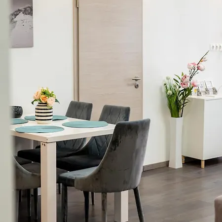 Rumbach 2022 Modern Apartment