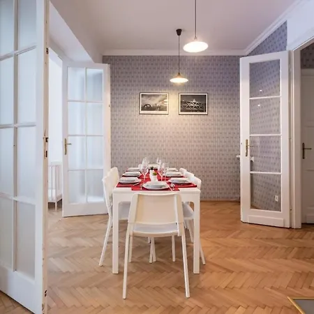Apartment Away From In The Center Budapest