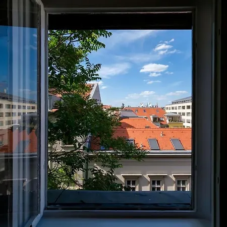 Apartment Chain Bridge Studio