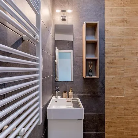 Chain Bridge Studio Apartment *