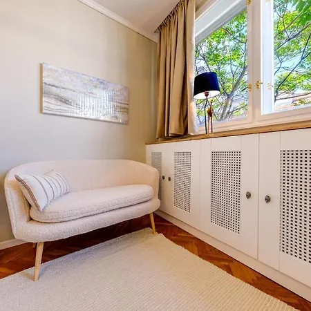 Apartment Chain Bridge Studio *