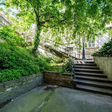 Chain Bridge Studio Apartment