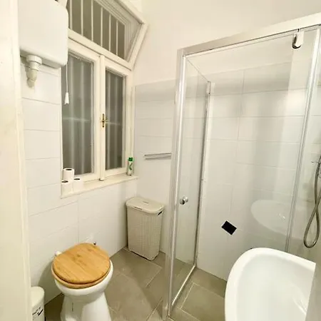 Apartment Bank5 *