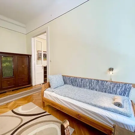Bank5 Apartment *
