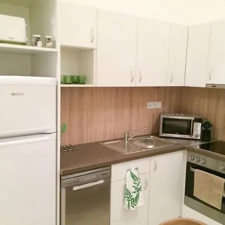 Cityscape Budget Rakoczi Square Apartment