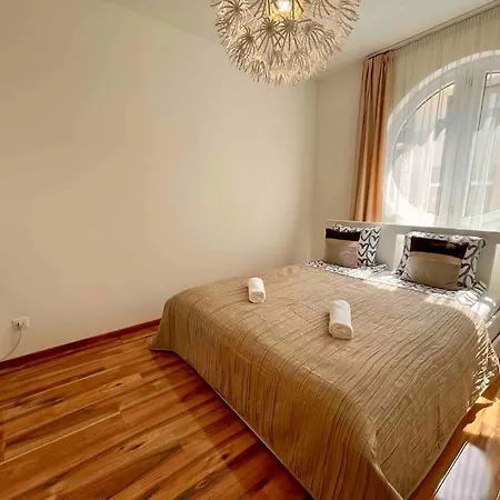 Tk Stylish Free Private Parking Garage Apartment