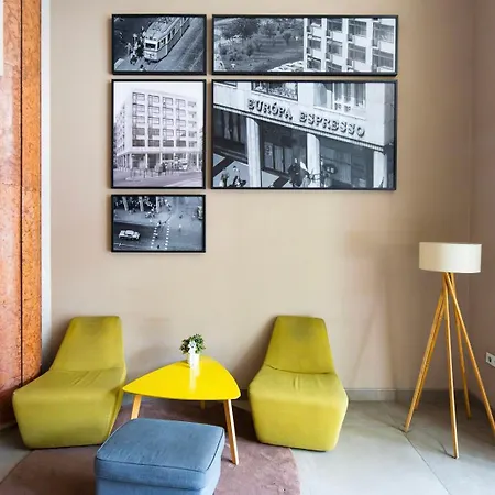 Designer Vintage Near Castle District Apartment *