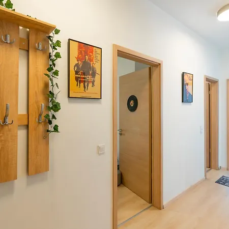 Designer Vintage Near Castle District Apartment