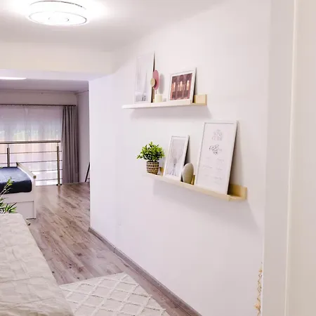 Hidden Gem At Center Next To Gozsdu Garden And Synagogue بودابست