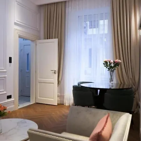 Apartment Premium Luxury Opera Near Opera And Basilica