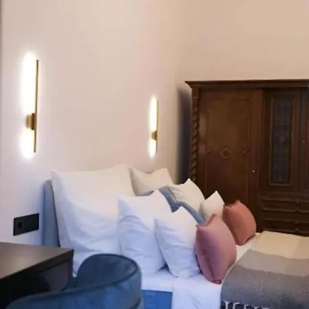 Apartment Premium Luxury Opera Near Opera And Basilica