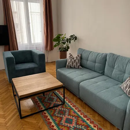 V * Budapest
