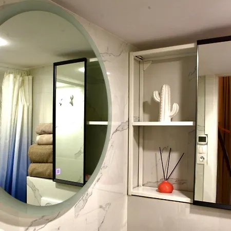 Goldcentral Gozsdu Apartment *