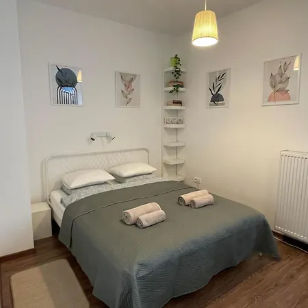- Free Garage, Ac, Wi-fi, Balcony, Electric Blinds Apartment *
