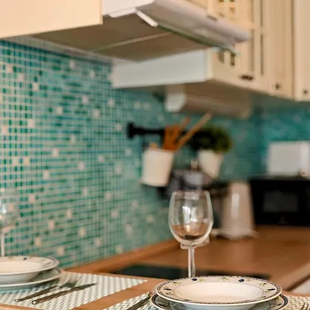 - Free Garage, Ac, Wi-fi, Balcony, Electric Blinds Apartment *