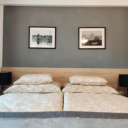 Corvin Black Bird Apartment