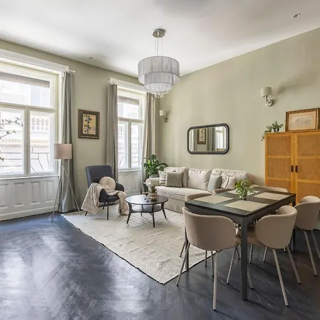 Charming Art Deco Style In The Heart Of Budapest