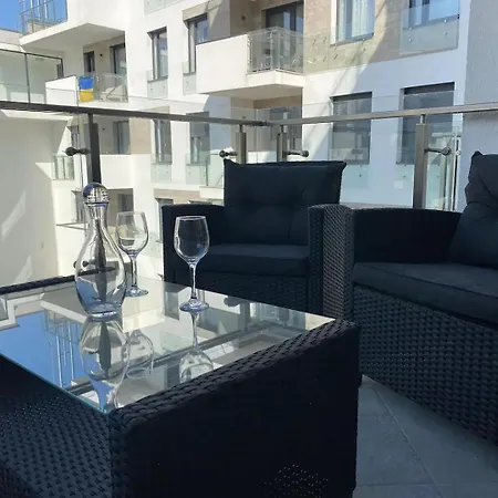 Elisabeth Blue With Parking Apartment