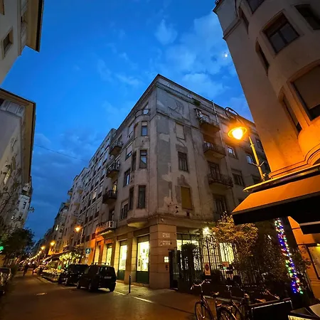 Jungle Aesthetics Downtown Aircon And Garage Parking Apartment Budapest