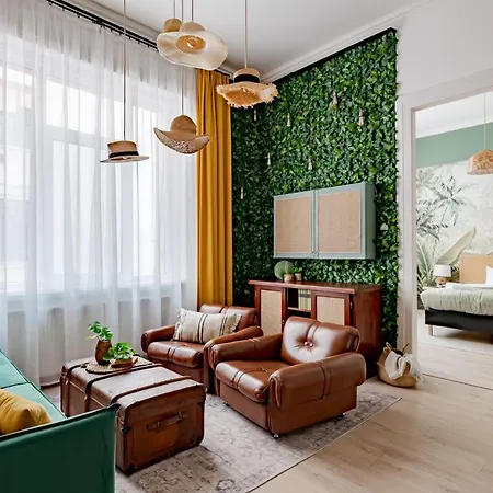 Jungle Aesthetics Downtown Aircon And Garage Parking * Budapest