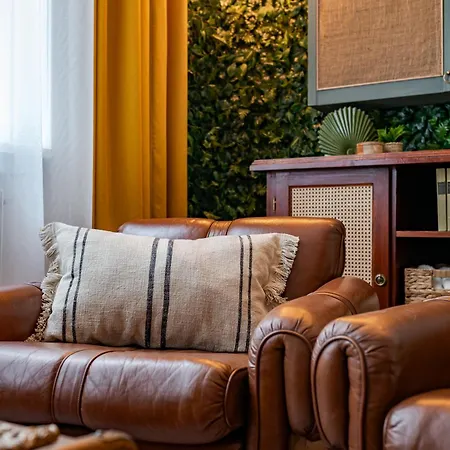 Jungle Aesthetics Downtown Aircon And Garage Parking Apartment Budapest