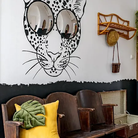 Jungle Aesthetics Downtown Aircon And Garage Parking Apartment Budapest
