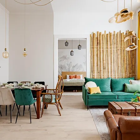 Jungle Aesthetics Downtown Aircon And Garage Parking Apartment Budapest