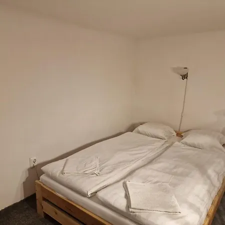 4 2. Budapest