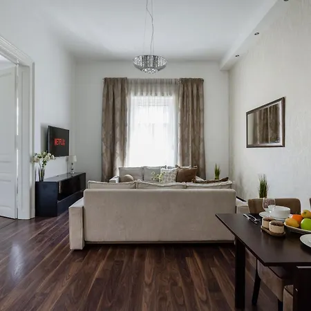 Discover Your Retreat-walk To Parliament Apartment
