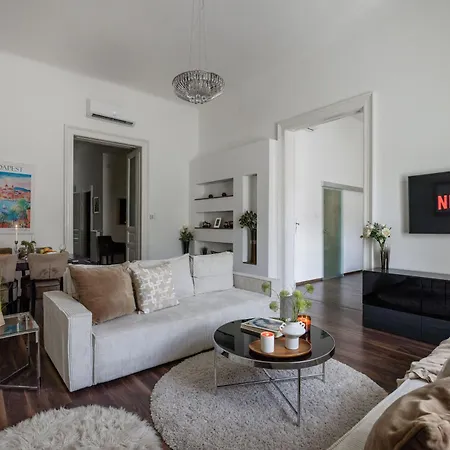 Discover Your Retreat-walk To Parliament Apartment