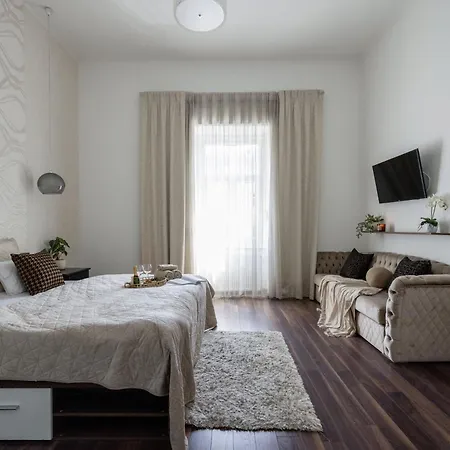 Discover Your Retreat-walk To Parliament Apartment *