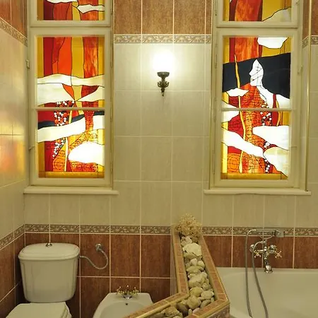 Charming Art Deco Flat דירה *