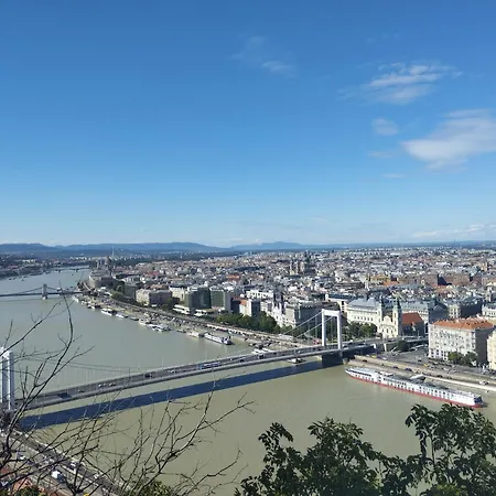 Privat bolig Free Parking, Balcony, Near To Park Budapest