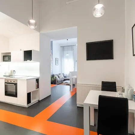 Bright Two-Bedroom Home By The New York Palace Apartment Budapest