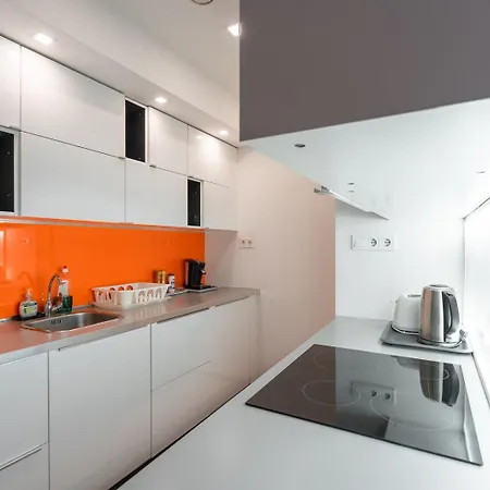 Bright Two-Bedroom Home By The New York Palace *