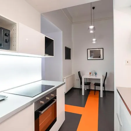 Bright Two-Bedroom Home By The New York Palace Budapest
