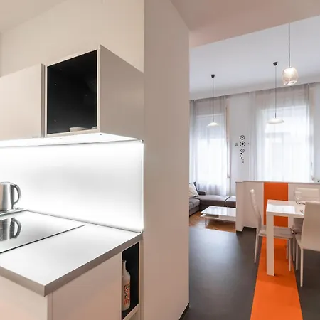 Bright Two-Bedroom Home By The New York Palace Apartment