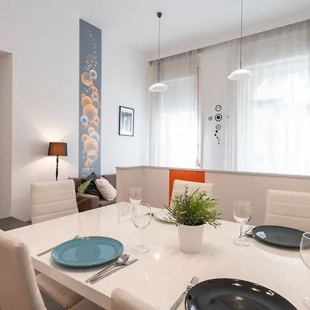 Apartment Bright Two-Bedroom Home By The New York Palace *