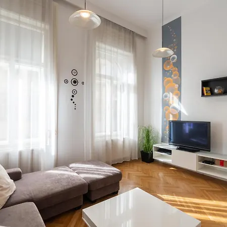 Apartment Bright Two-Bedroom Home By The New York Palace