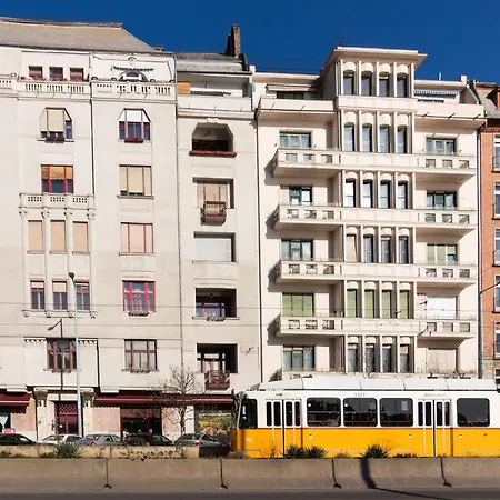 Orange Pearl 3 Next To Danube * Budapest