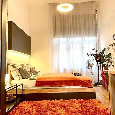 Orange Pearl 3 Next To Danube Daire *