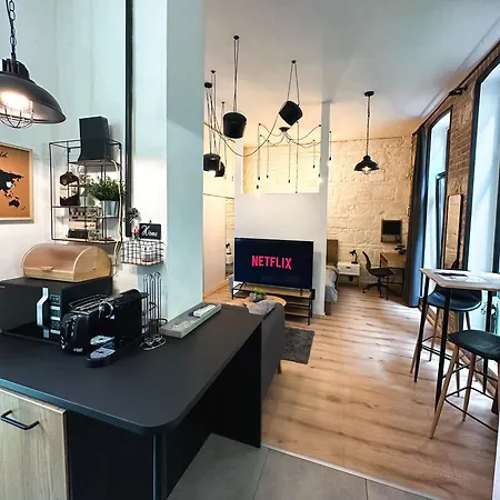 Apartment Urban With Private Garden Near Andrassy