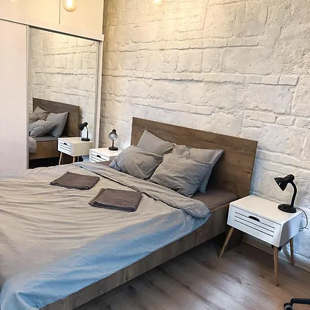 Urban With Private Garden Near Andrassy *