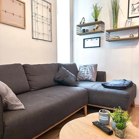 Urban With Private Garden Near Andrassy Apartment