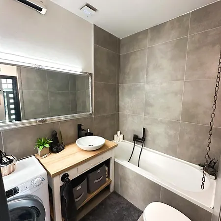 Apartment Urban With Private Garden Near Andrassy *