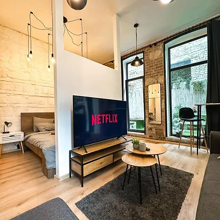 Urban With Private Garden Near Andrassy Apartment