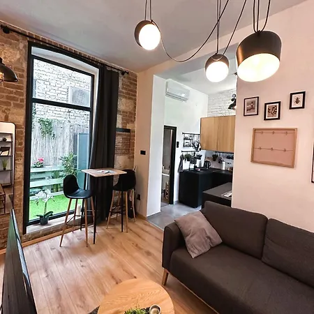 Apartment Urban With Private Garden Near Andrassy