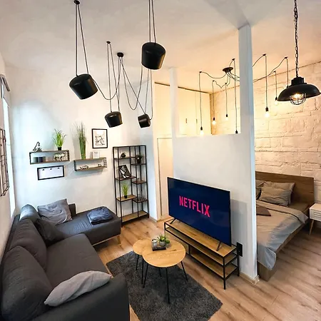Apartment Urban With Private Garden Near Andrassy *