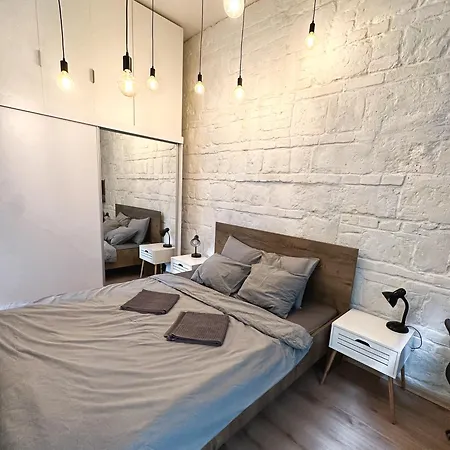 Urban With Private Garden Near Andrassy Apartman